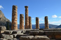 Unser Foto (© Griechenland Zeitung / Jan Hübel) entstand in Delphi, wo Apollon einst verehrt wurde.
