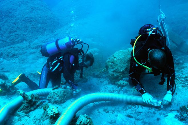 Unser Archivfoto (© Eurokinissi) zeigt eine Unterwasser-Ausgrabung eines Schiffswracks vor der Insel Kythira.