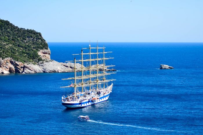 Größtes Segelschiff der Welt steuert griechische Inseln an