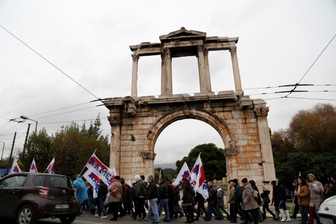 Unser Archivfoto (© Eurokinissi) entstand am 25. Januar in Athen während einer Kundgebung gegen die Arbeitslosigkeit in Griechenland. Gefordert wurde u. a. ein besserer sozialer Schutz für die Arbeitslosen.