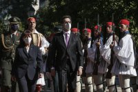 Unsere Fotos (© Eurokinissi) entstanden während des Treffens zwischen der griechischen Staatspräsidentin Katerina Sakellaropoulou und dem Staatspräsidenten Nordmazedoniens Stevo Pendarovski.