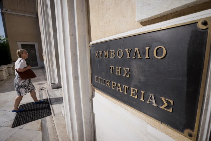 Unser Archivfoto (© Eurokinissi) zeigt den Eingang des Gebäudes des Staatsrates.