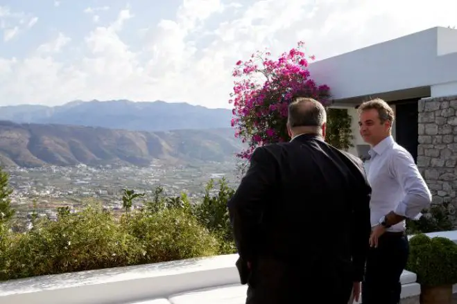 Unser Foto (© Eurokinissi) zeigt den griechischen Premierminister Kyriakos Mitsotakis (r.) und den US-Außenminister Mike Pompeo auf Kreta. 