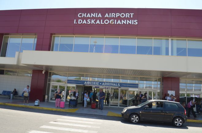 Unser Archivfoto (© Jan Hübel / Griechenland Zeitung) zeigt den Flughafen von Chania (Kreta). Die Aufnahme entstand Ende August 2017.