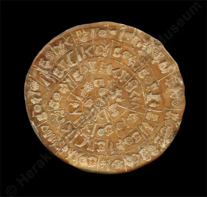 Der noch immer nicht entschlüsselte Diskos von Phaistos (Foto: https://heraklionmuseum.gr)