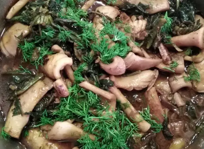 Archivfoto (© Griechenland Zeitung / jh): Sepien schmecken auch mit Spinat und Fenchelkraut zubereitet köstlich!