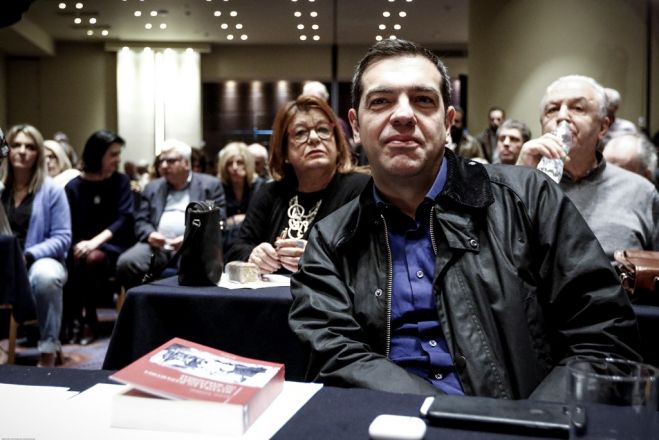 Unser Foto zeigt Ministerpräsident Alexis Tsipras am Wochenende im Kreise seiner Genossen während einer Sitzung des Zentralkomitees von SYRIZA. Auch hier wurde über die Lösung der Namensfrage diskutiert. 