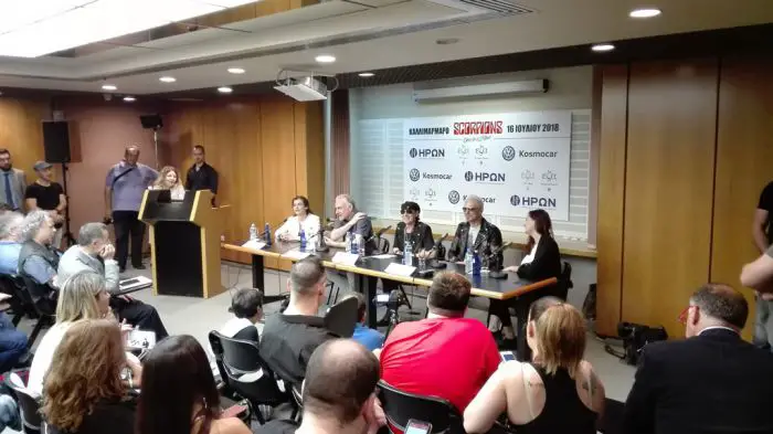 Foto © Jasmin Teut/Griechenland Zeitung während einer Pressekonferenz der Scorpions im Mai. 