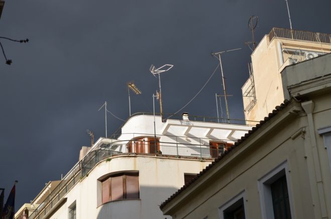 Sonne und Regen bei winterlichen Temperaturen