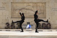 Unser Foto (© Eurokinissi) entstand am Sonntag, 19.5.2024, vor dem Parlament in Athen. 