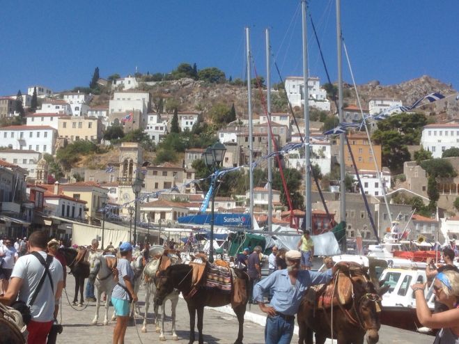 Sonniger Wochenauftakt in Hellas