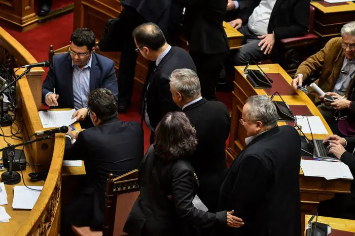 Unser Foto (© Eurokinissi) entstand am Donnerstag im griechischen Parlament.