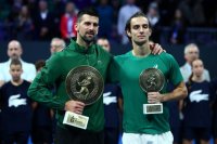 Unser Foto (© Eurokinissi) zeigt Novak Djokovic und Lorenzo Musetti beim ATP-250-Turnier in Athen.