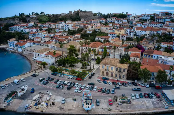 Unser Foto (© Eurokinissi) zeigt das pittoreske Koroni in Messinia.
