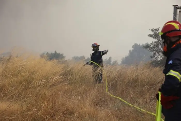 Unermädlicher Einsatz der Feuerwehren (Foto: © Eurokiniss)