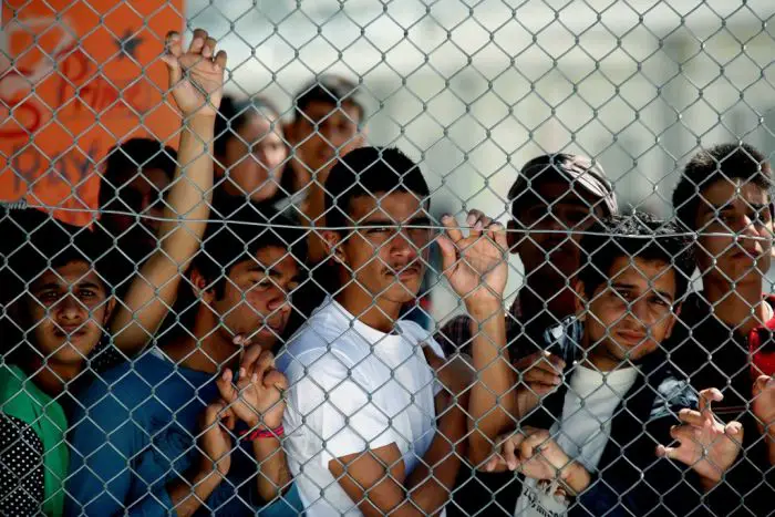 Schwere Zusammenstöße unter minderjährigen Migranten auf Lesbos