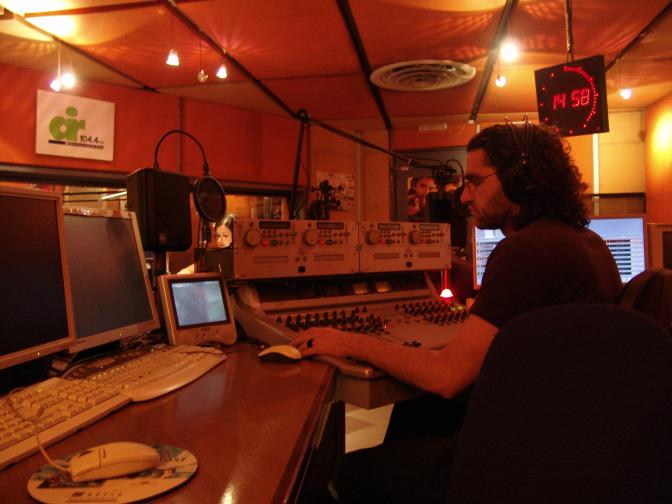 Widerstand gegen die Abschaltung des fremdsprachigen Athener Radiosenders „AIR Fm“