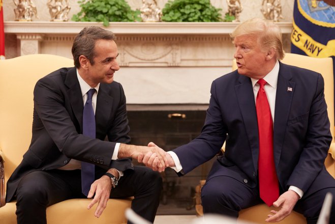 Unsere Fotos (© Pressebüro des Premierministers / Dimitris Papamitsos) entstanden während eines Treffens zwischen dem griechischen Premierminister und dem US-Präsidenten Donald Trump am Dienstag (7.1.) in Washington.