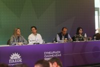 Funktionäre der Sozialisten Griechenlands geraten ins Sperrfeuer der Kritik