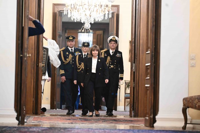 Unser Foto (© Eurokinissi) zeigt Staatspräsidentin Katerina Sakellaropoulou am Montag (1.1.) im Präsidialpalais.