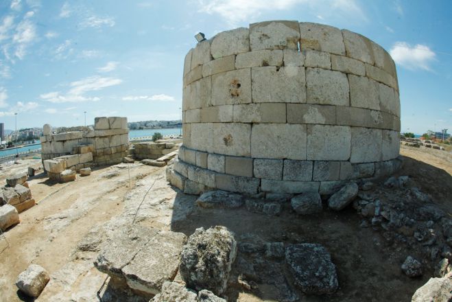 Unser Archivfoto (© Eurokinissi) zeigt einen Teil des Eetioneia-Tores in Piräus, das bereits archäologisch geschützt ist.