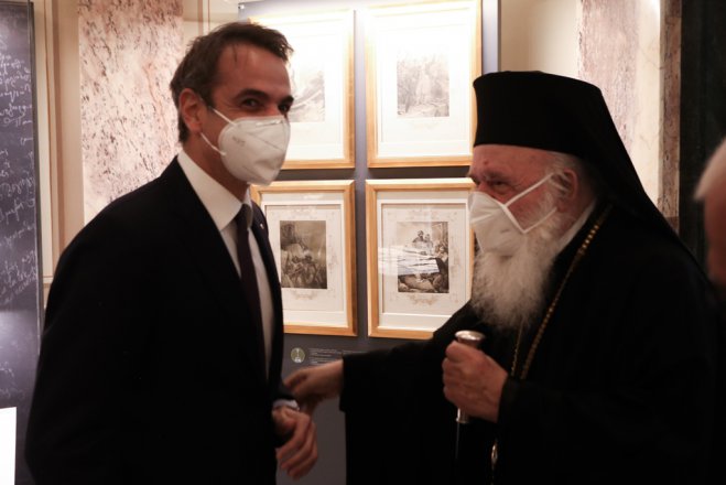 Unser Foto (© Eurokinissi) entstand am Montag (19.4.) während eines Treffens zwischen Ministerpräsident Kyriakos Mitsotakis und dem Erzbischof von Athen und ganz Griechenland Hieronymos.