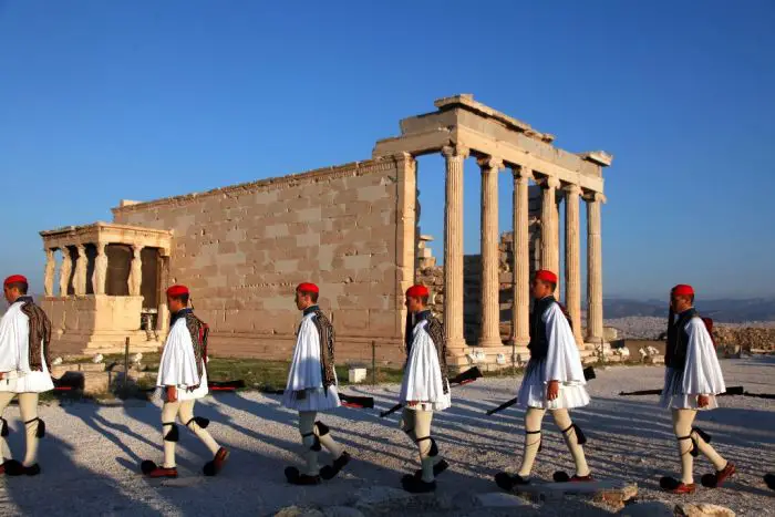 Abstimmung über Akropolis-Skulpturen am Athener Flughafen