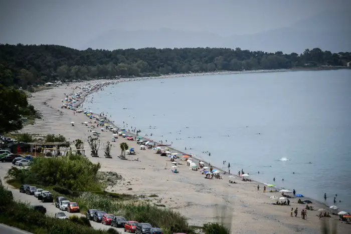 Unser Foto (© eurokinissi) zeigt den Monolithi-Strand bei Preveza, den die Organisation EBD zum sichersten Europas ernannt hat. 