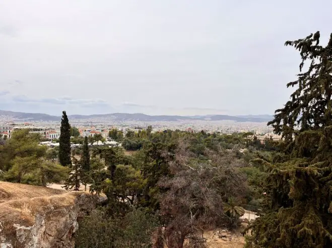 Mit Blick auf Athen (Griechenland Zeitung / Lucas Geschke).