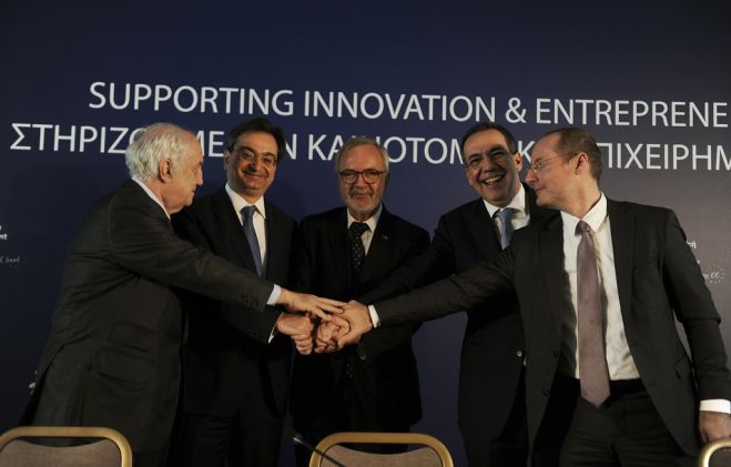 Unser Archivfoto (© Eurokinissi) entstand Ende 2016, als die vier systemischen Banken Griechenlands (Eurobank, Nationalbank, Piraeus und Alpha Bank) die Vereinbarung trafen, das Unternehmertum in Griechenland stärker zu unterstützen.