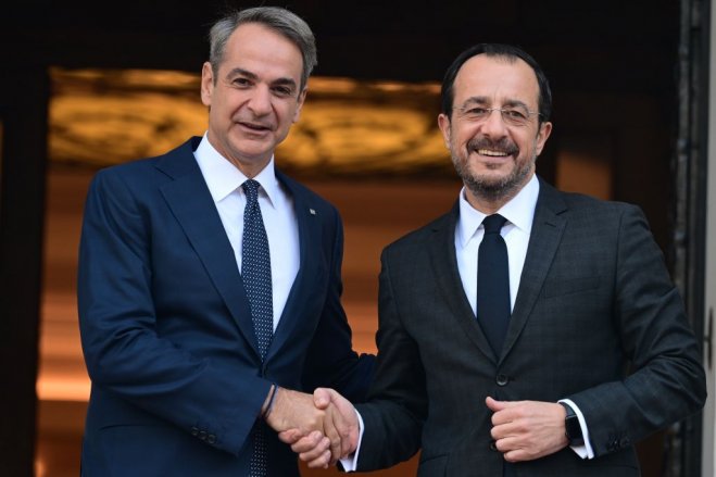 Unser Archivfoto (© Eurokinissi) zeigt Premierminister Kyriakos Mitsotakis (l.) und den Zypernpräsidenten Nikos Christodoulidis.