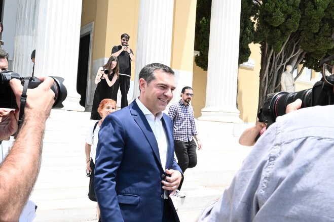 Unser Foto (© Eurokinissi) enstand kurz nach der Bekanntgabe des Rücktritts von Alexis Tsipras im Athener Zapeion Palais. 