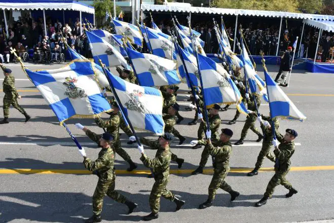 Unsere Fotos (© Pressestelle des Verteidigungsministeriums) sind während der Militärparade in der nordgriechischen Metropole Thessaloniki entstanden.