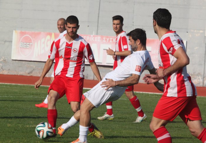 Unser Archivfoto (© Eurokinissi) zeigt die griechische Fußballlegende Giorgos Karagounis während eines Fußballspiels in Nafplion am 1. Juni 2015. Die Einnahmen aus dem Spiel kamen Krebspatienten zugute.