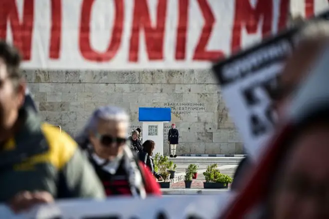 Unser Archivfoto (© Eurokinissi) entstand während einer früheren Demonstration vor dem Parlamentsgebäude in Athen.