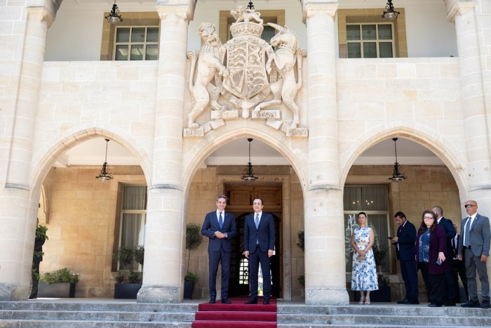Unser Foto (© Eurokinissi) zeigt Premier Kyriakos Mitsotakis (l.) und den Zypernpräsidenten Nikos Christodoulidis.