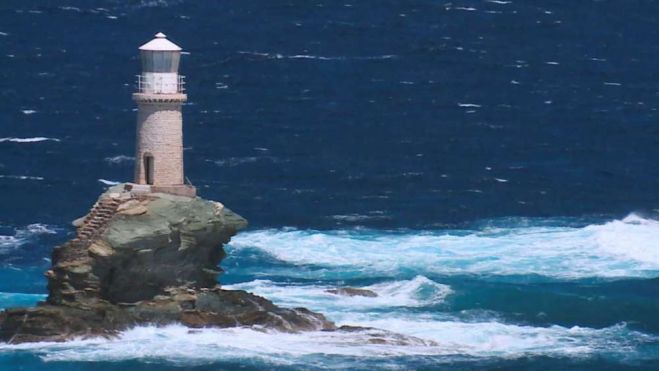 Der alte Leuchtturm vor der Insel Andros gilt als Mahnmal der Seefahrt-Tradition Griechenlands. Das Tor der Ägäis zur Welt. Foto © SWR