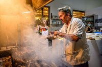 Unsere Fotos (© Richard Fraunberger) geben einen kleinen Einblick hinter die Kullisen in der Taverne „Balkon der Ägäis“.