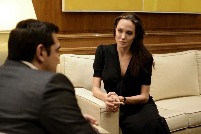 Hollywoodstar Angelina Jolie besucht Flüchtlinge in Griechenland