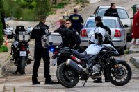 Unser Foto (© Eurokinissi) zeigt die Polizei am Tatort