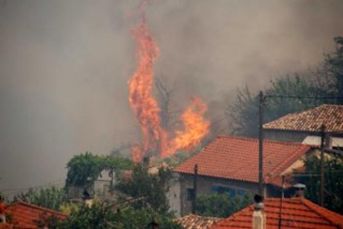 Fürchterliche Waldbrände: Drei Tote auf dem Peloponnes