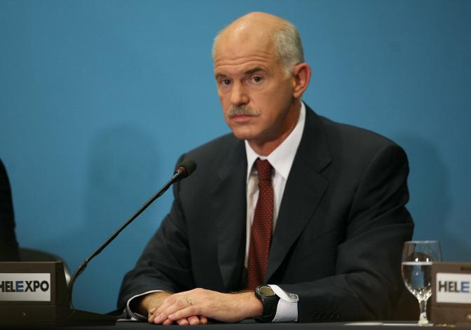 Oppositionsführer Papandreou übt scharfe Kritik an der Regierung und stellt Regierungsprogramm der PASOK vor
