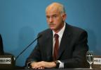 Oppositionsführer Papandreou übt scharfe Kritik an der Regierung und stellt Regierungsprogramm der PASOK vor 