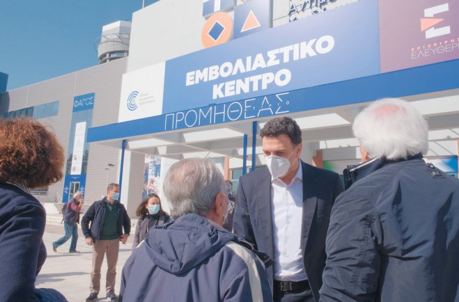 Unser Archivfoto (© Eurokinissi) zeigt Gesundheitsminister Vassilis Kikilias (m.).