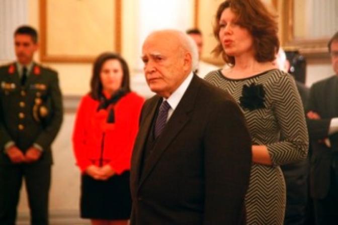 Staatspräsident Papoulias will „der Troika einen Tritt geben“