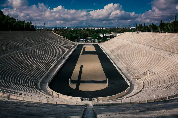 Abbildung 1: Das Panathinaiko-Stadion ist als Austragungsort der ersten modernen Olympischen Spiele im Jahr 1896 ein historisches Monument des Sports. Bildquelle: @ Teddy O. / Unsplah.com