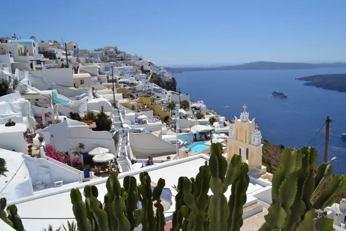 Unser Fotos (© Griechenland Zeitung / Jan Hübel) zeigt Oia auf der Kykladen-Insel Santorini.