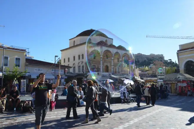 Foto (© Griechenland Zeitung / Jan Hübel): Monastiraki Platz, Athen