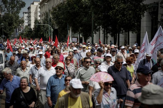 Rentner protestieren gegen weitere Pensionskürzungen <sup class="gz-article-featured" title="Tagesthema">TT</sup>