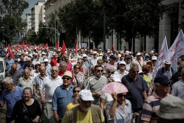 Rentner protestieren gegen weitere Pensionskürzungen